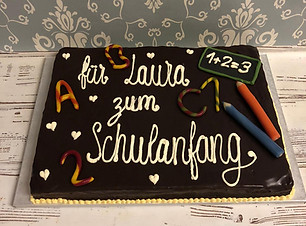 Schulanfangstorte _Für Laura zum Schulanfang_ Quarktorte mit Schokoüberzug.JPG