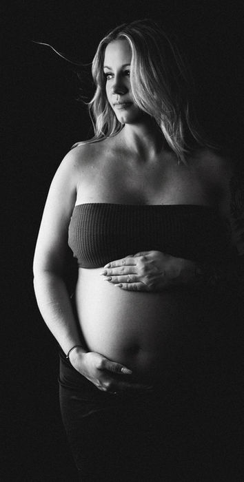 Schwangerschaftsfotos Ulm Babybauch Fotos Ulm Erbach Fineart 📍 Kata-Foto, Erbach 📸 Babyfotografie | Familienfotografie | Schwangerschaftsfotografie 📍 In Ulm | Neu-Ulm | Erbach 🌐 www.kata-photo.com 📞 0172 2819319 #KataFoto #Babyfotografie #Familienfotografie #Schwangerschaftsfotografie #FotostudioUlm #FotostudioNeuUlm #FotostudioErbach #Babyshooting #Neugeborenenfotos #ErinnerungenFürsLeben #FotosDieBerühren #UlmFotografie #NeuUlmFotografie #ErbachFotograf #FürMeinFotostudioFotografiert Babybauch Foto Erbach