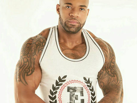 Debutante Professional Boxer Matt Sen