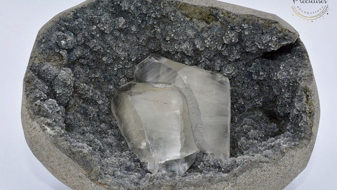 Calcédoine noire (Black chalcedony)