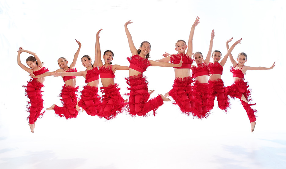 Professional photography of dance group by Da Silva Studio Photography