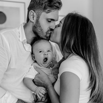 Babybauchshooting Mistelbach, Babybauchshooting im Freien Mistelbach, Paarshooting Mistelbach, Familienshooting Mistelbach, Neugeborenenshooting Mistelbach, Fotograf Weinviertel, Jasmin Kurzweil Fotografie