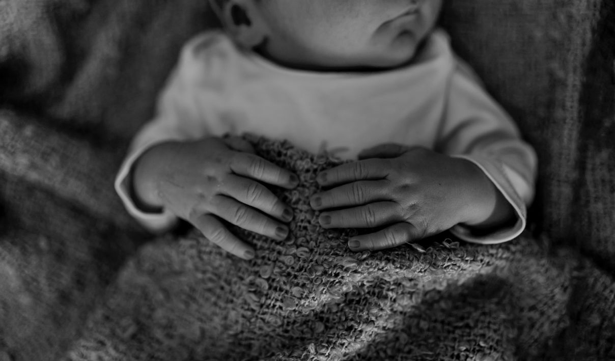 Neugeborenenshooting Mistelbach, Neugeborenenshooting Zuhause Mistelbach, Familienshooting Mistelbach, Familienshooting Zuhause Mistelbach, Neugeborenenshooting Homestory Mistelbach, Jasmin Kurzweil Fotografie
