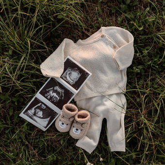 Babybauchshooting Mistelbach, Babybauchshooting im Freien Mistelbach, Paarshooting Mistelbach, Familienshooting Mistelbach, Neugeborenenshooting Mistelbach, Fotograf Weinviertel, Jasmin Kurzweil Fotografie