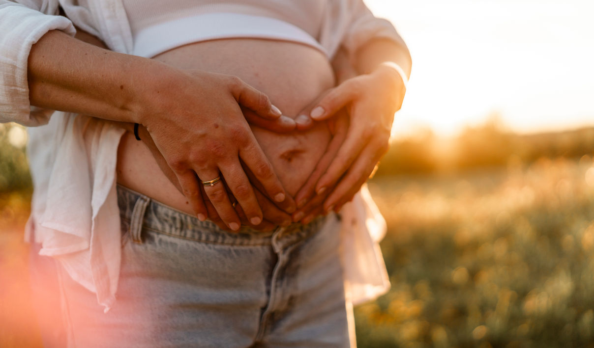 Babybauchshooting Mistelbach, Babybauchshooting Weinviertel, Babybauchshooting Outdoor, Fotograf Mistelbach, Weinviertel, Jasmin Kurzweil Fotografie