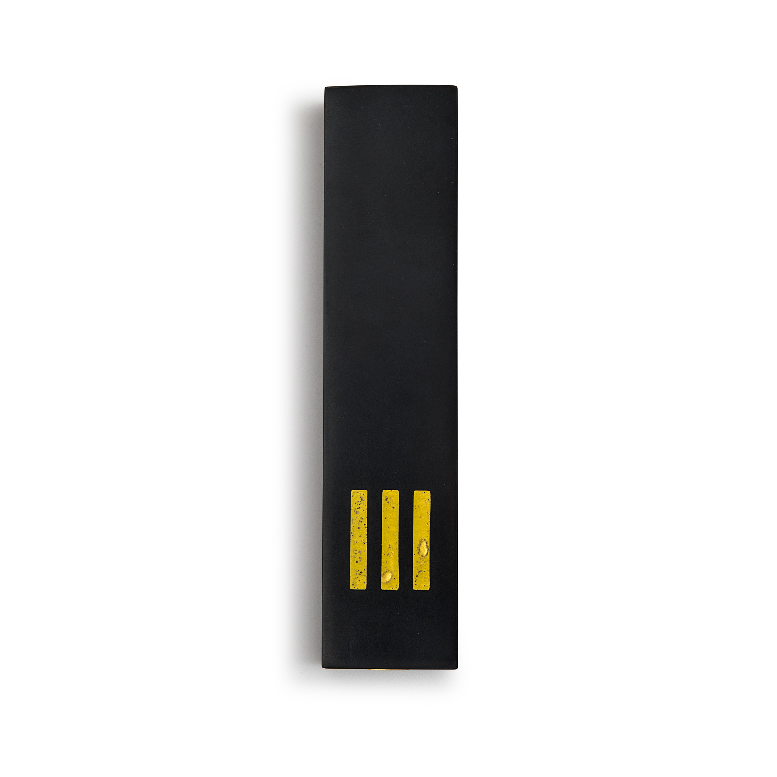 מזוזה שחורה רחבה | ש' צהובה במרכז