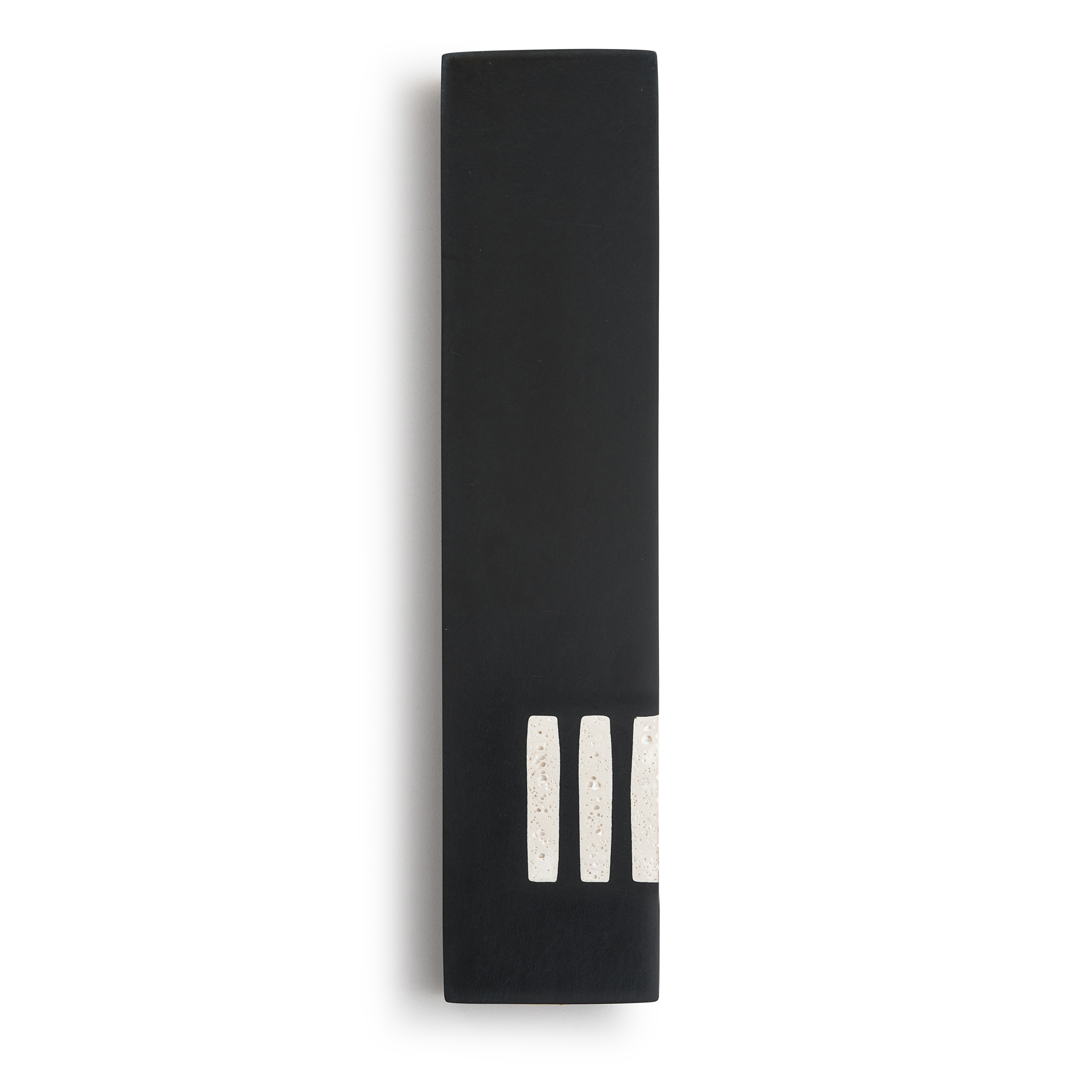 מזוזה שחורה רחבה | ש' לבנה בצד