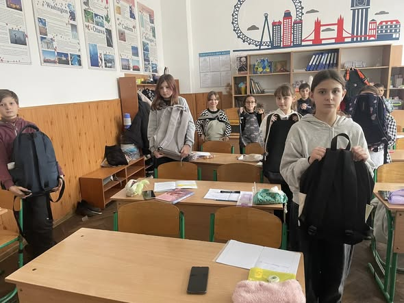 4 грудня для семикласників був проведений урок « Обираємо здоровий спосіб життя». Діти вчилися бережливо ставитися до власного здоровʼя, усвідомили необхідність ведення здорового способу життя, пригадали корисні звички, які допомагають зміцнити здоровʼя