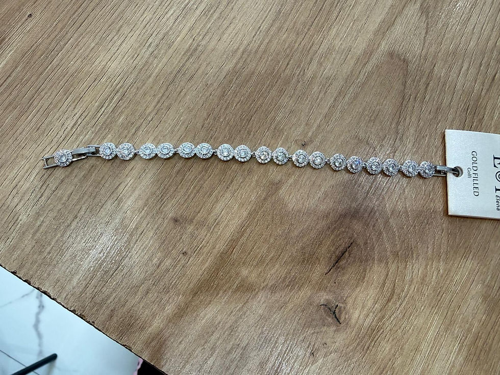 Pulsera de tenis plateada con gemas