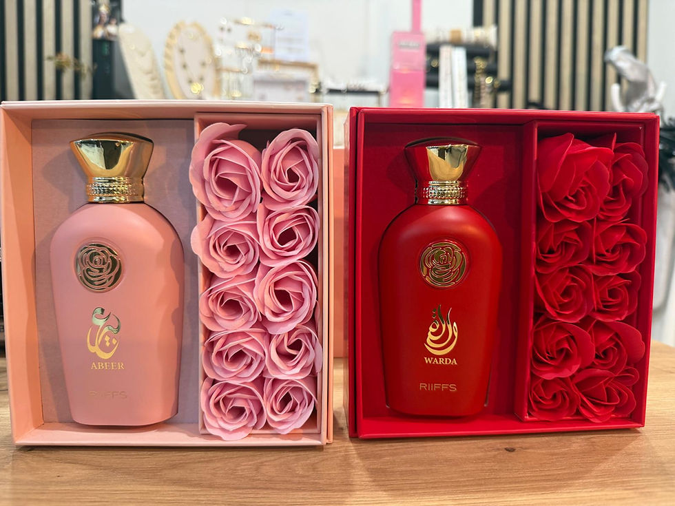 Miniatura: Sets de regalo con perfume y rosas: uno rosa, otro rojo