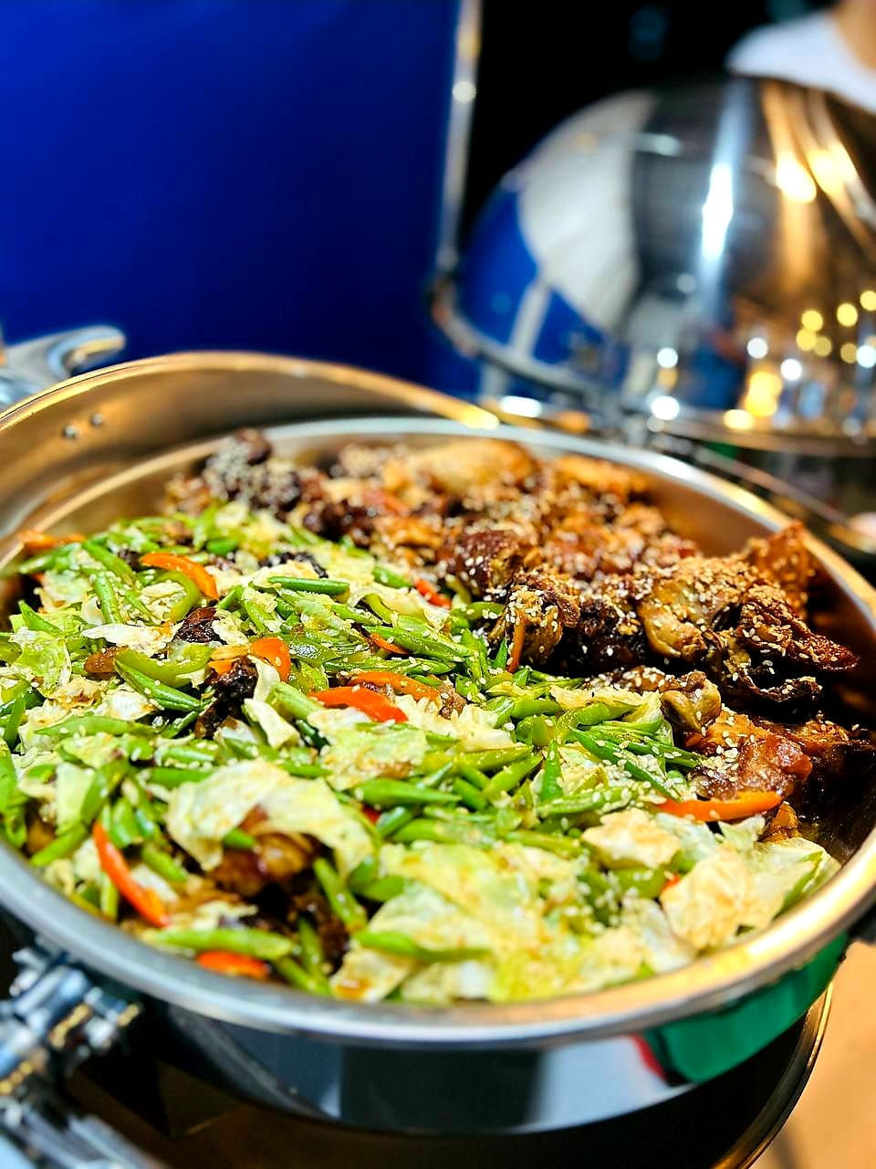 Delicious buffet: roasted chicken and vegetables