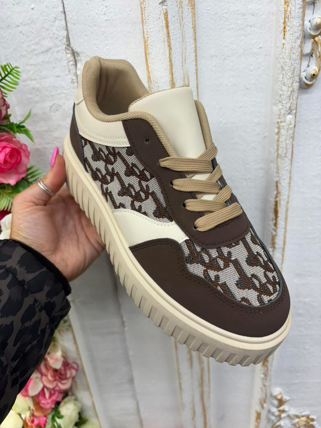 Brown inprint Trainer