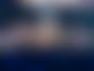 Bad Bunny sorprendió al lanzar su nuevo sencillo Alambre Púa en plena residencia en Puerto Rico. El tema debutó como apertura del show. Fue presentado con un impactante video grabado en el Coliseo.