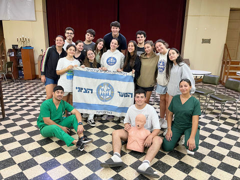 Capacitaciones en RCP y primeros auxilios en escuelas, empresas e instituciones públicas y privadas.