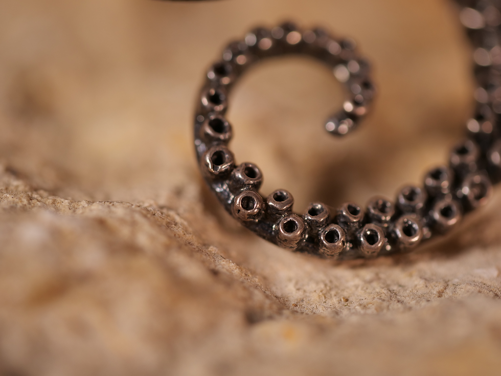 Thumbnail: amber glowing centerpiece, amber marine-inspired jewelry, amber symbolic jewelry, amber polished artistry,