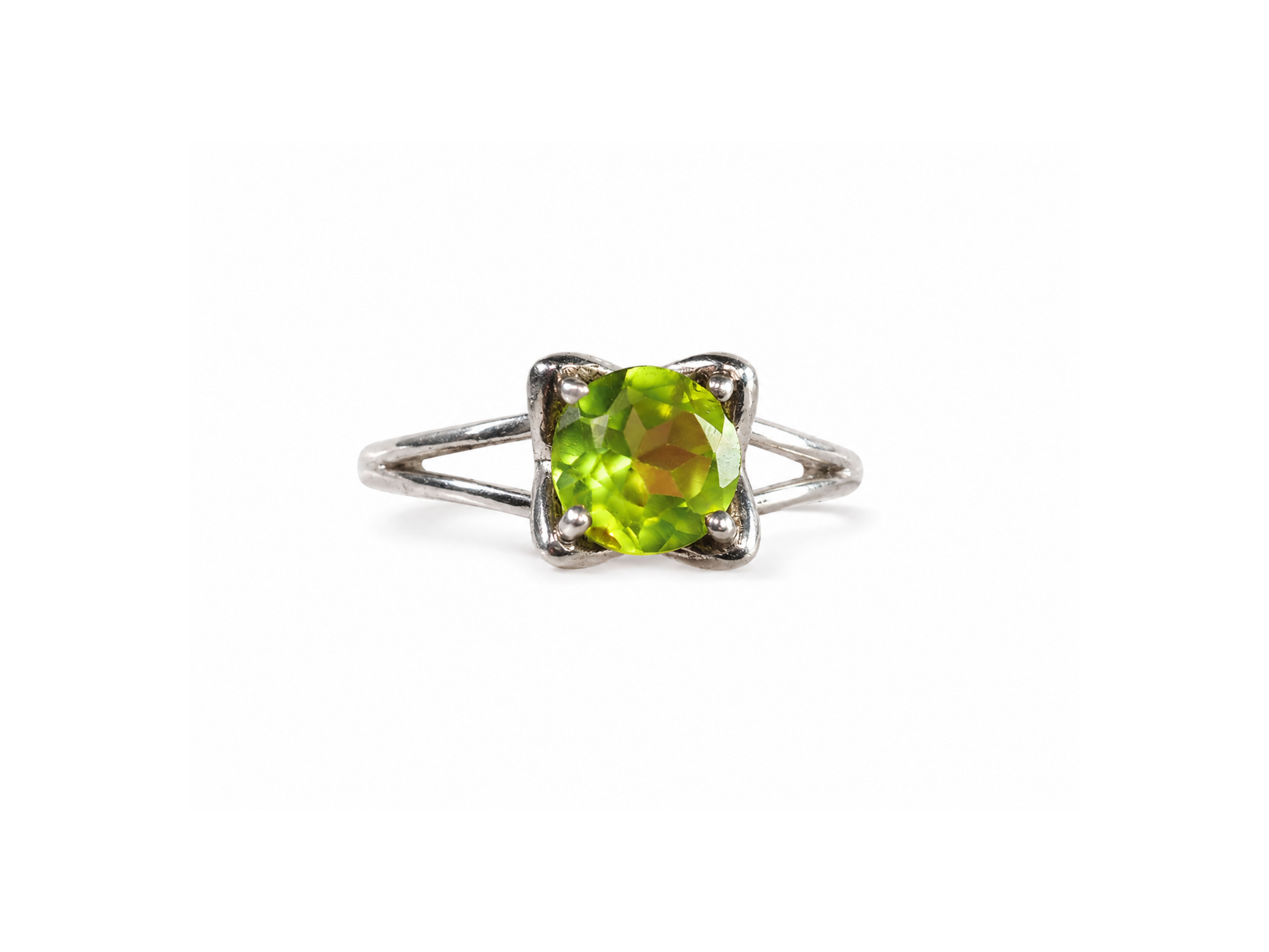 This stunning peridot ring features a vibrant lime-green gemstone set in a sleek silver band, exuding a refreshing pop of col
