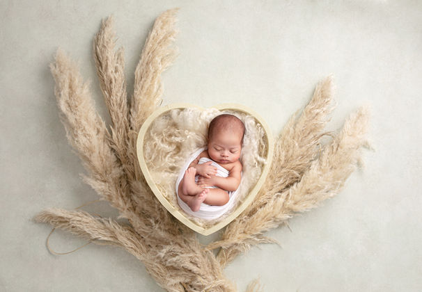 Newborn photographer Swindon
