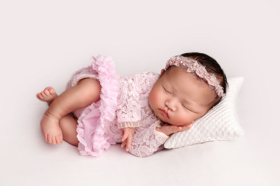 Newborn photographer Swindon