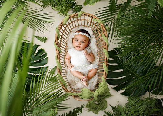 Newborn photographer Swindon