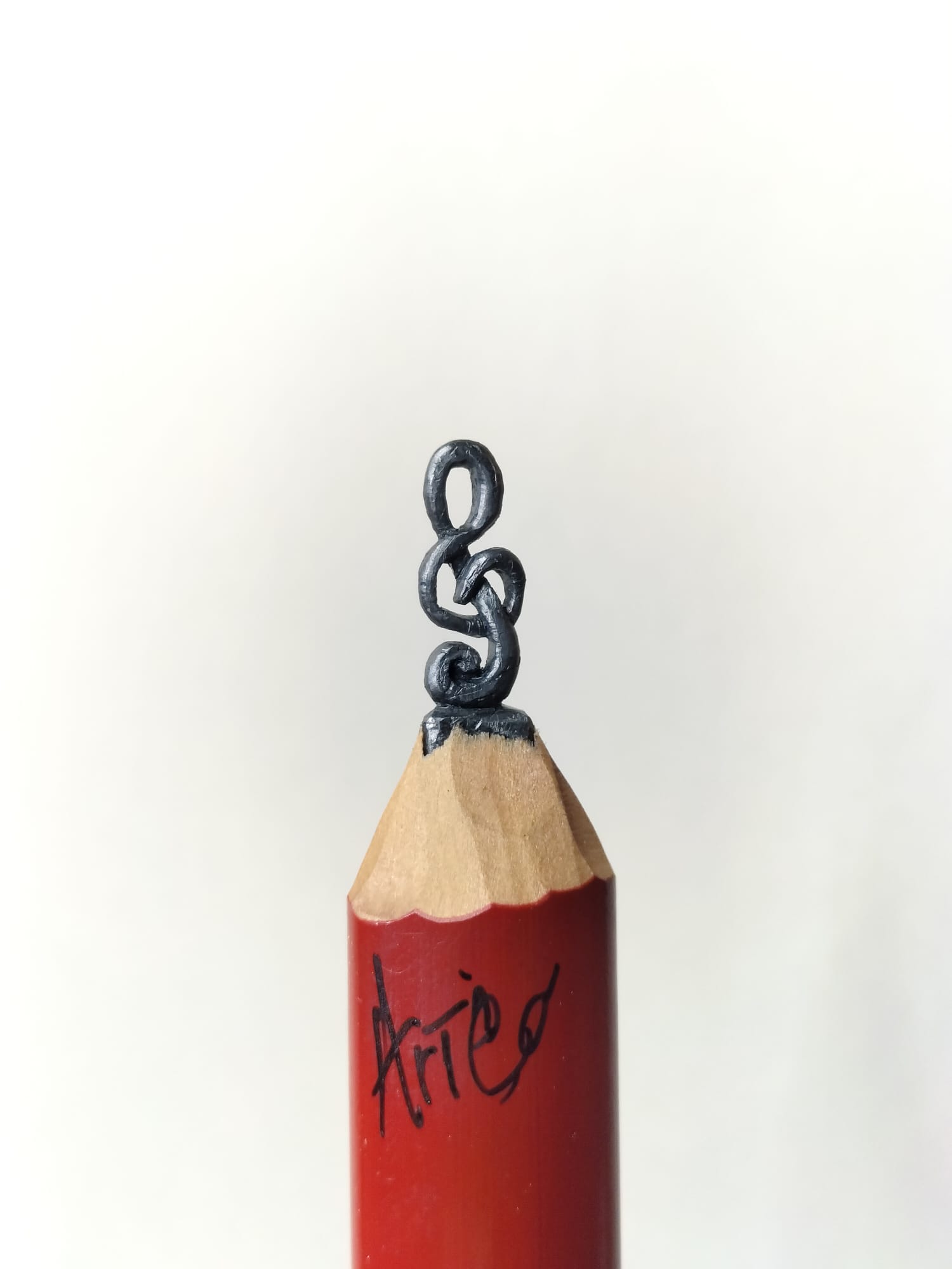 Loving Music — pencil-lead microsculpture | Art’eo