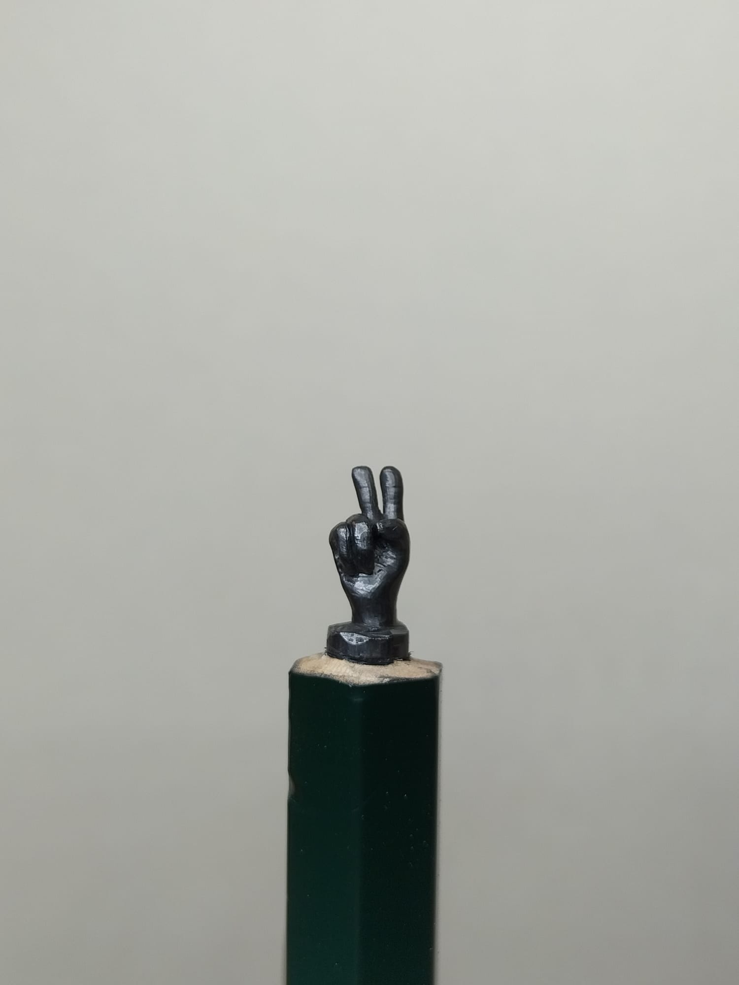 Victory — pencil-lead microsculpture | Art’eo