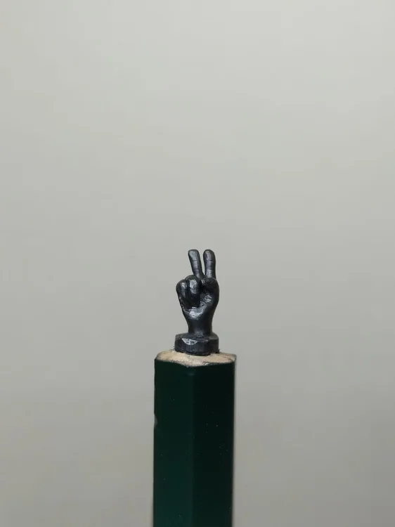 Victory – microscultura su matita | Art’eo