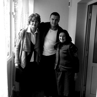 Mijn moeder, ik en mijn tante.