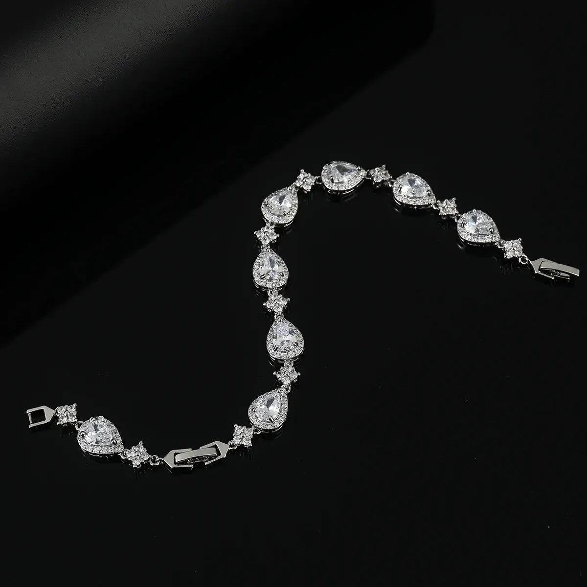 Light Luxury Retro Jewelry Women's Bracelet