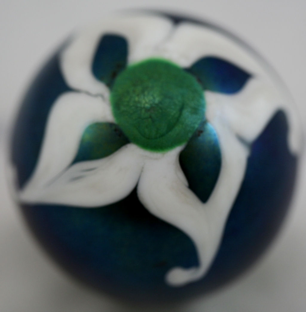 W.E. Porter Glass Paperweight With Bold Blossom Design d1979 Mint