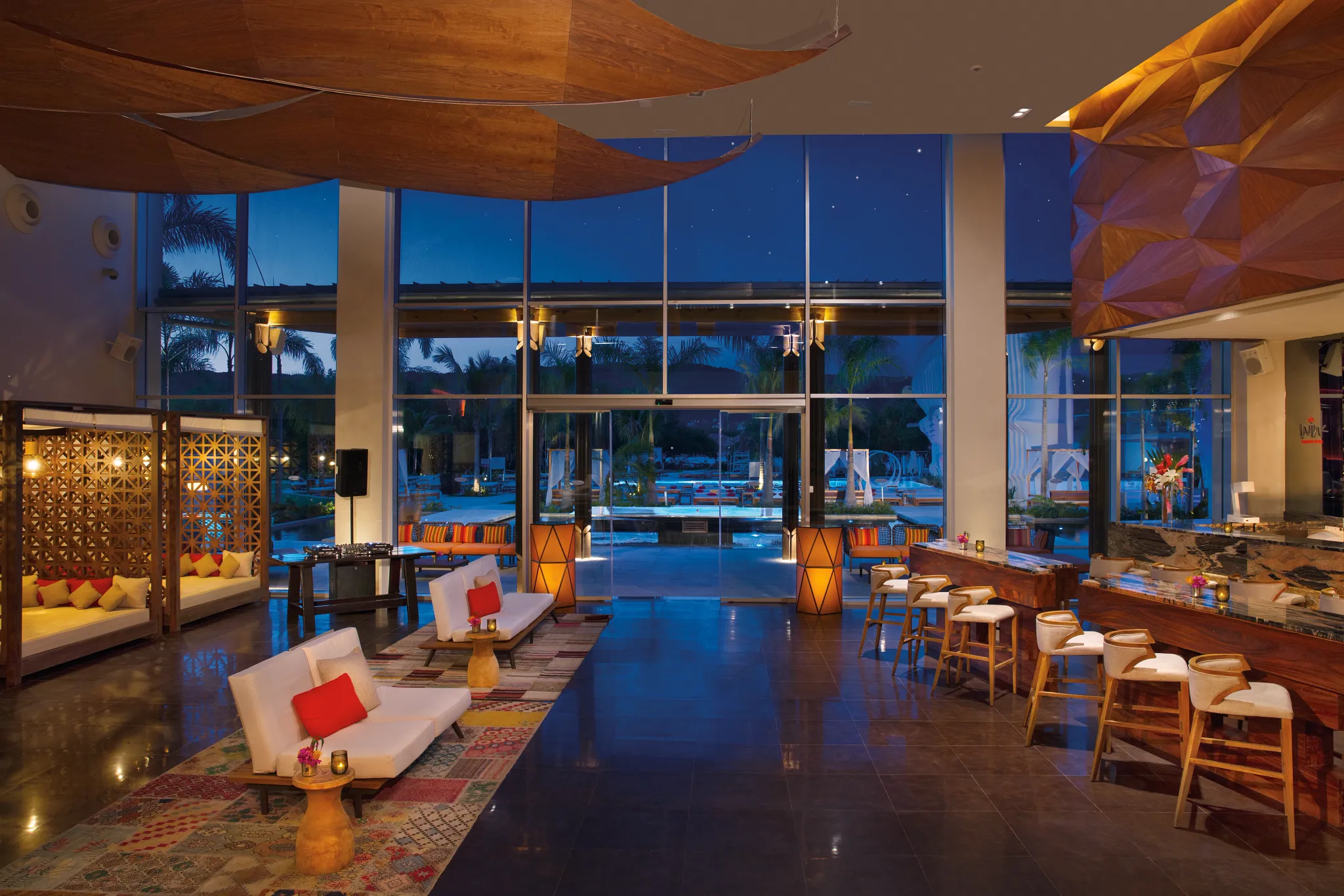 RESTAURANT AT NIGHT - BREATHLESS - JAMAICA.webp