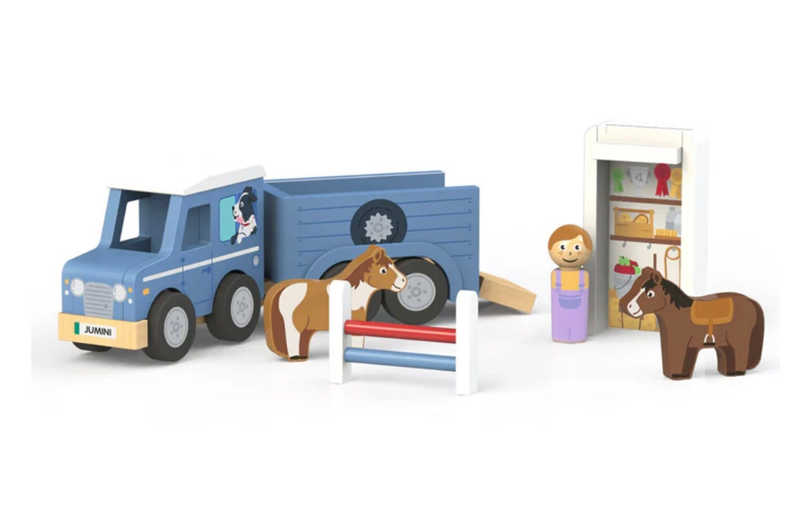 Jeep and Horse Trailer (inc horses and jump)
