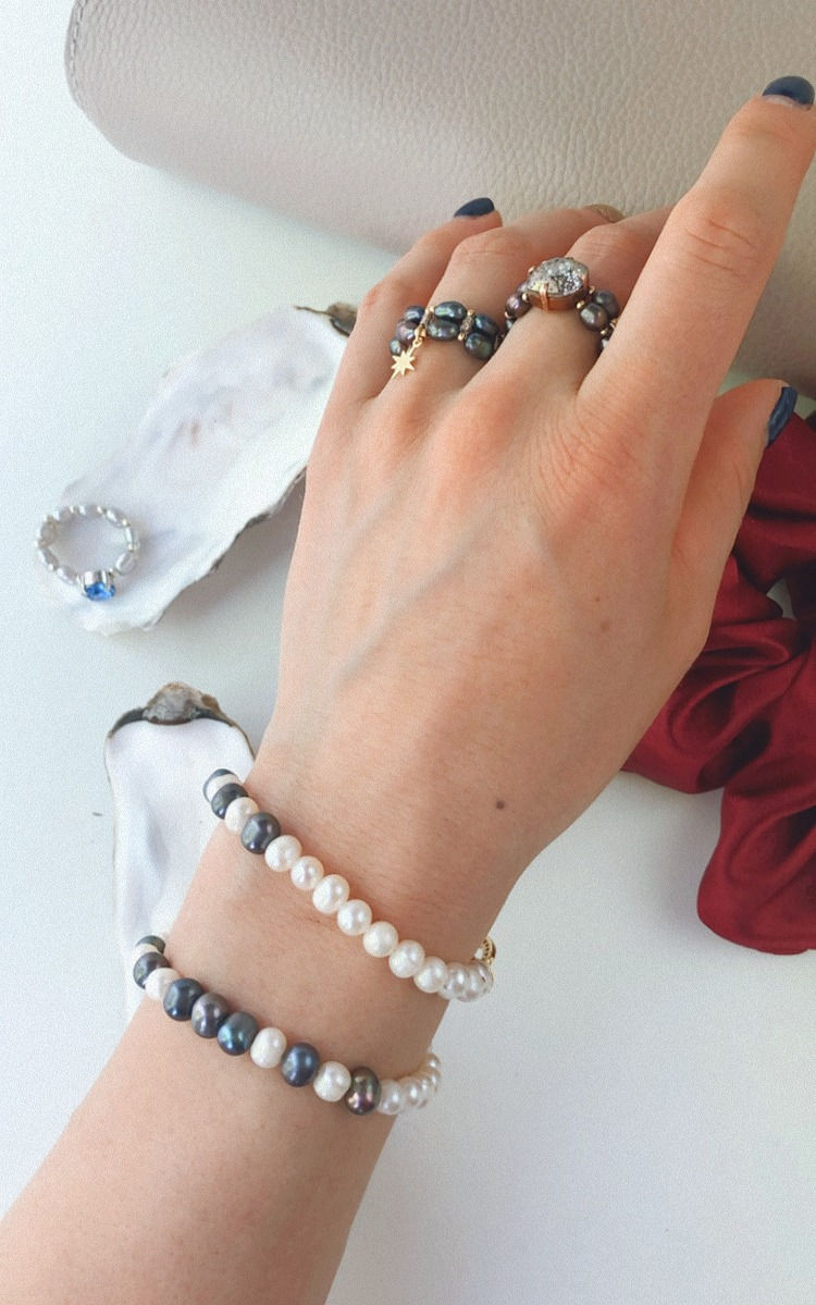 Thumbnail: Louis Black&White Pearl Bracelet