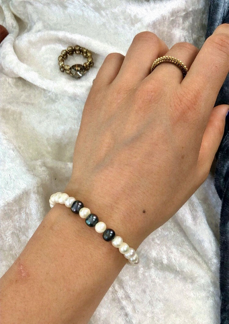 Thumbnail: Louis Black&White Pearl Bracelet