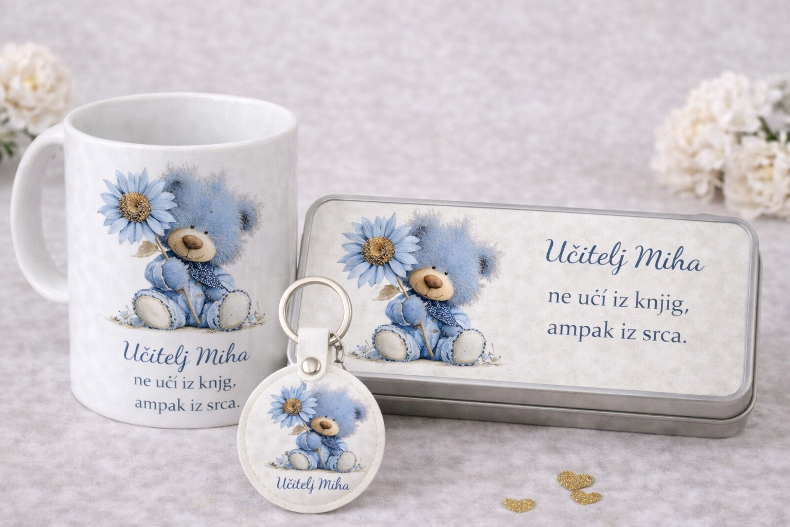 Personaliziran darilni komplet za učitelja – skodelica , peresnica , obesek 💙