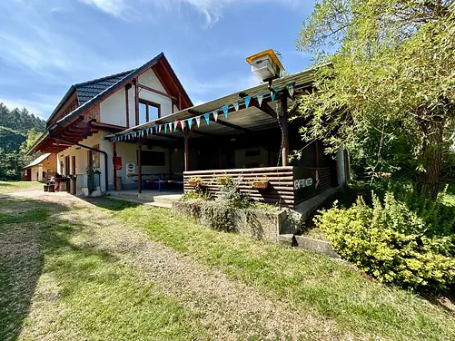 Prodej zavedeného Kempu „Pod mostem” na břehu Berounky | Zvíkovec | 3 782 m²