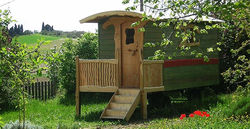 Petite roulotte peinte