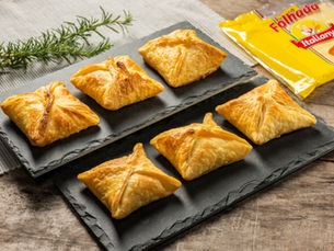 Trouxinhas Folhadas de Frango Cremoso