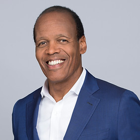 Lee_Pelton_headshot,_photosbyKim.jpg