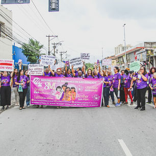 Movimento de Mulheres ocupa praça no Centro de São Gonçalo em ato contra feminicídios