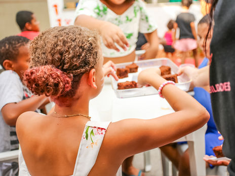 'Doce Aventura do Chocolate' promove afeto e reflexão entre crianças e adolescentes do NACA e RECRIA em SG
