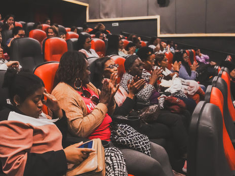 MMSG leva mulheres das periferias de SG e Itaboraí para assistirem filme sobre violência doméstica