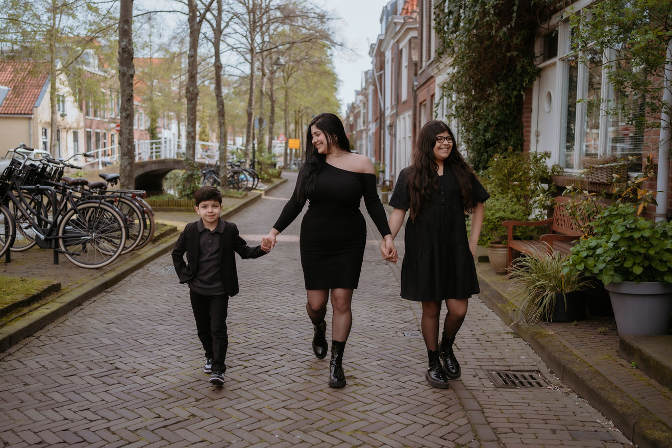 Sunset Golden hour Photoshoot in Delft, Scheveningen The Hague, Family Photoshoot By Jake Santos Photography Fotografa Brasileira
