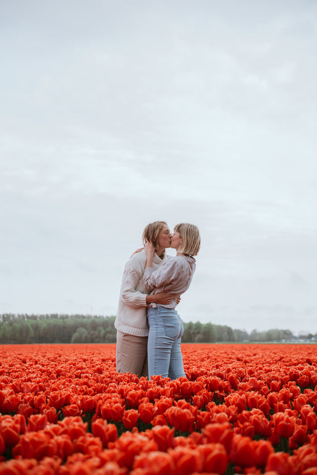 Tulip Couple Photoshoot at Keukenhof, Lisse, Hillegom,The Hague By Jake Santos Photography, Lesbian Couple Photoshoot, Fotografa Brasileira na Holanda
