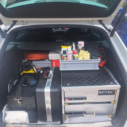 Fahrzeugeinrichtung Personenwagen Skoda Superb Servicetechniker