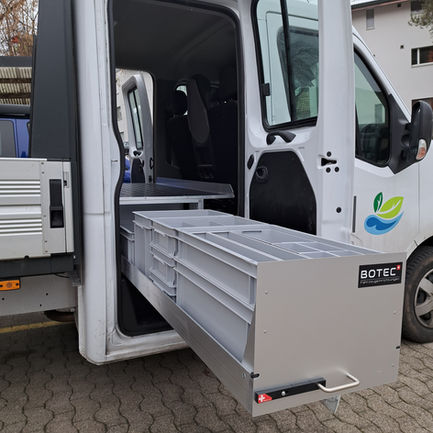 Auszug Brückenwagen Renault Master Botec Fahrzeugeinrichtungen