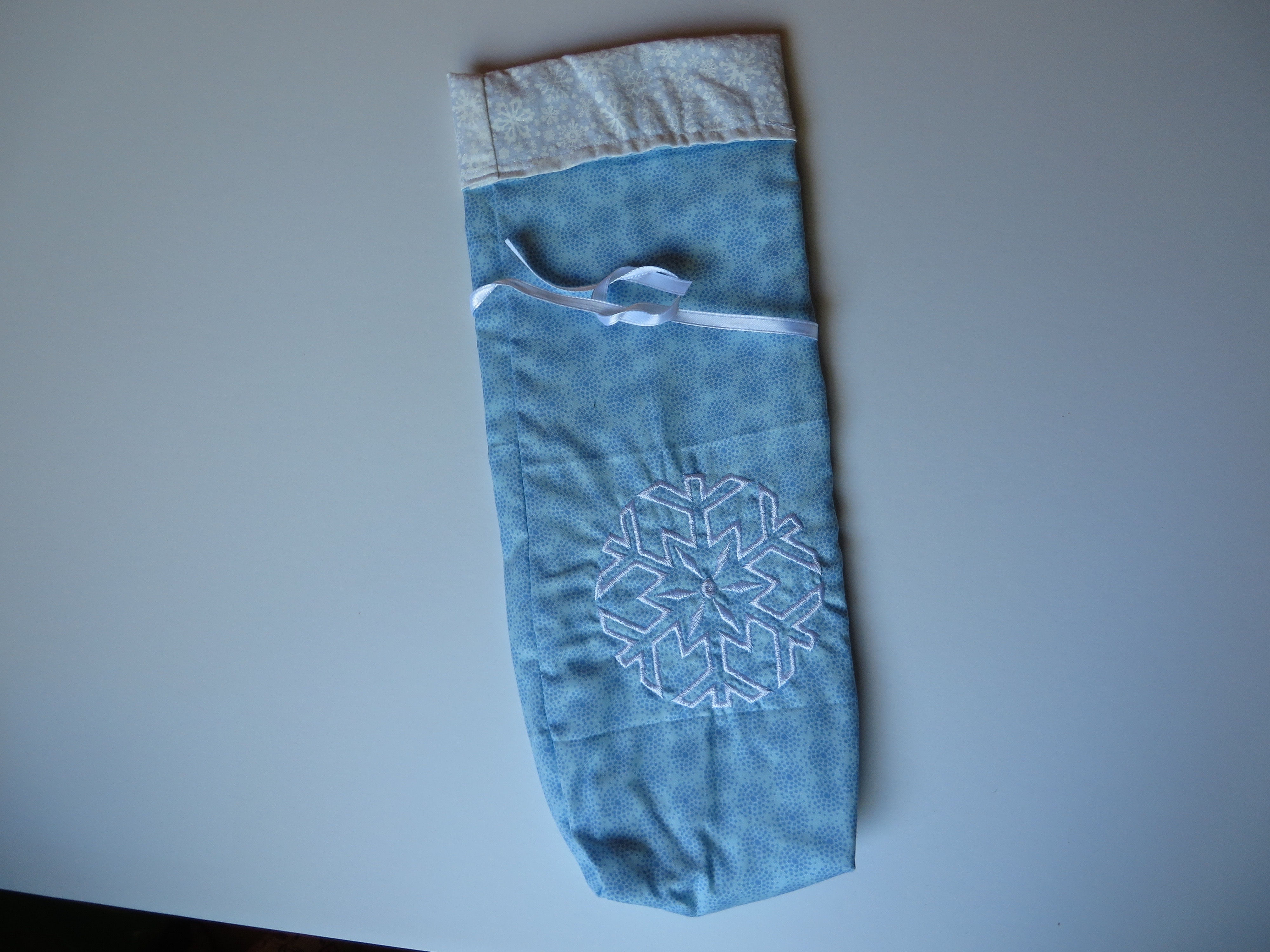 Wine Bag- light blue snowflake