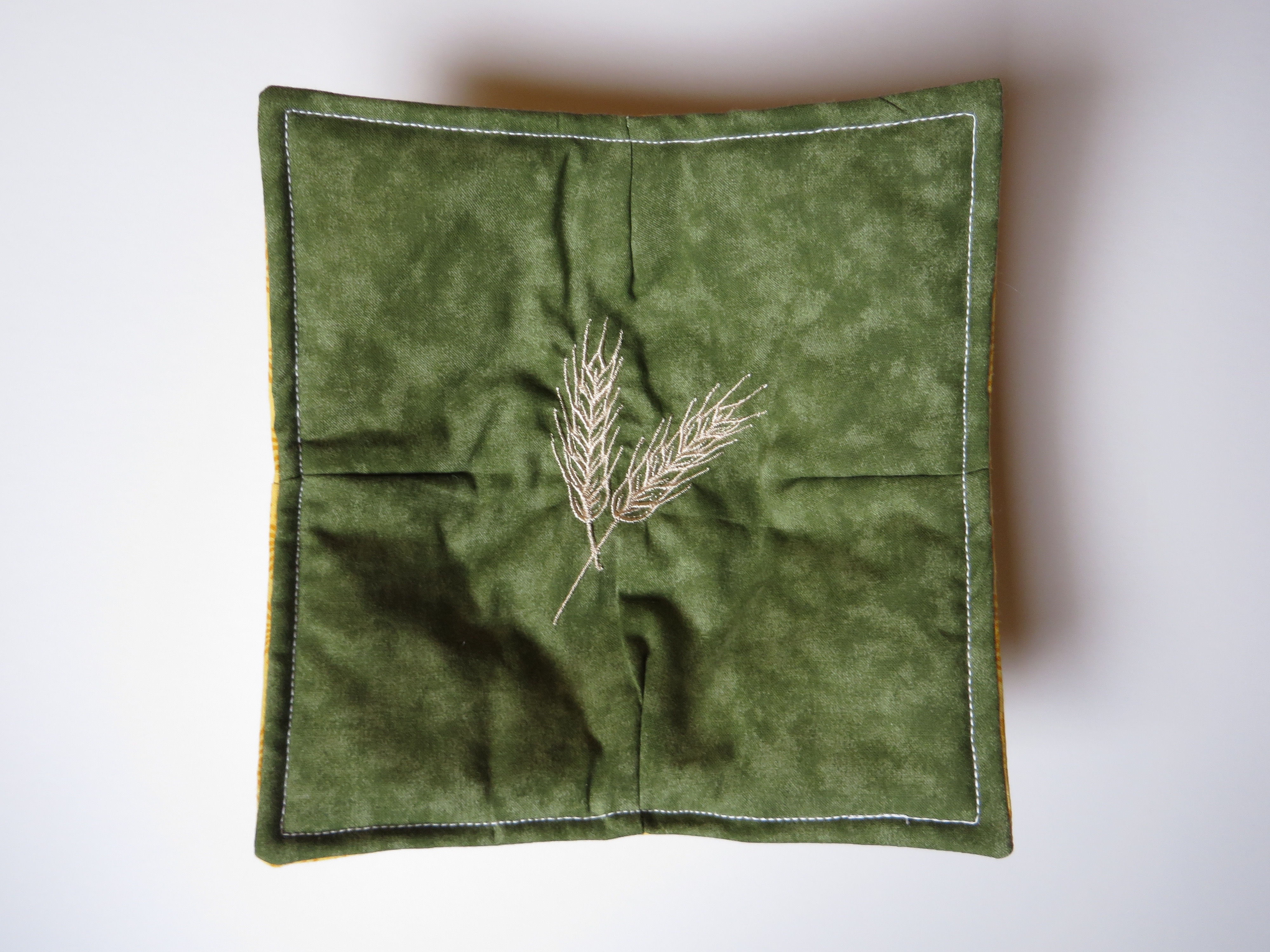 Seasonal Microwave Potholder- dark green, wheat