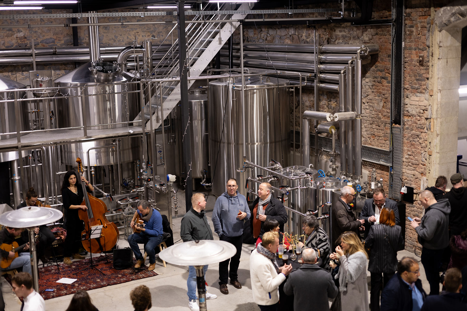 inauguration-brasserie-bieres-artisanale-local-brasseur-houblon-orge-bergamote-cardamome-cereales-pils-brune-ambree-blanche-restaurant-isabellearpin-arpiness-leignon-chateau-ciney-wallonie-tourisme-visite-degustation-achat