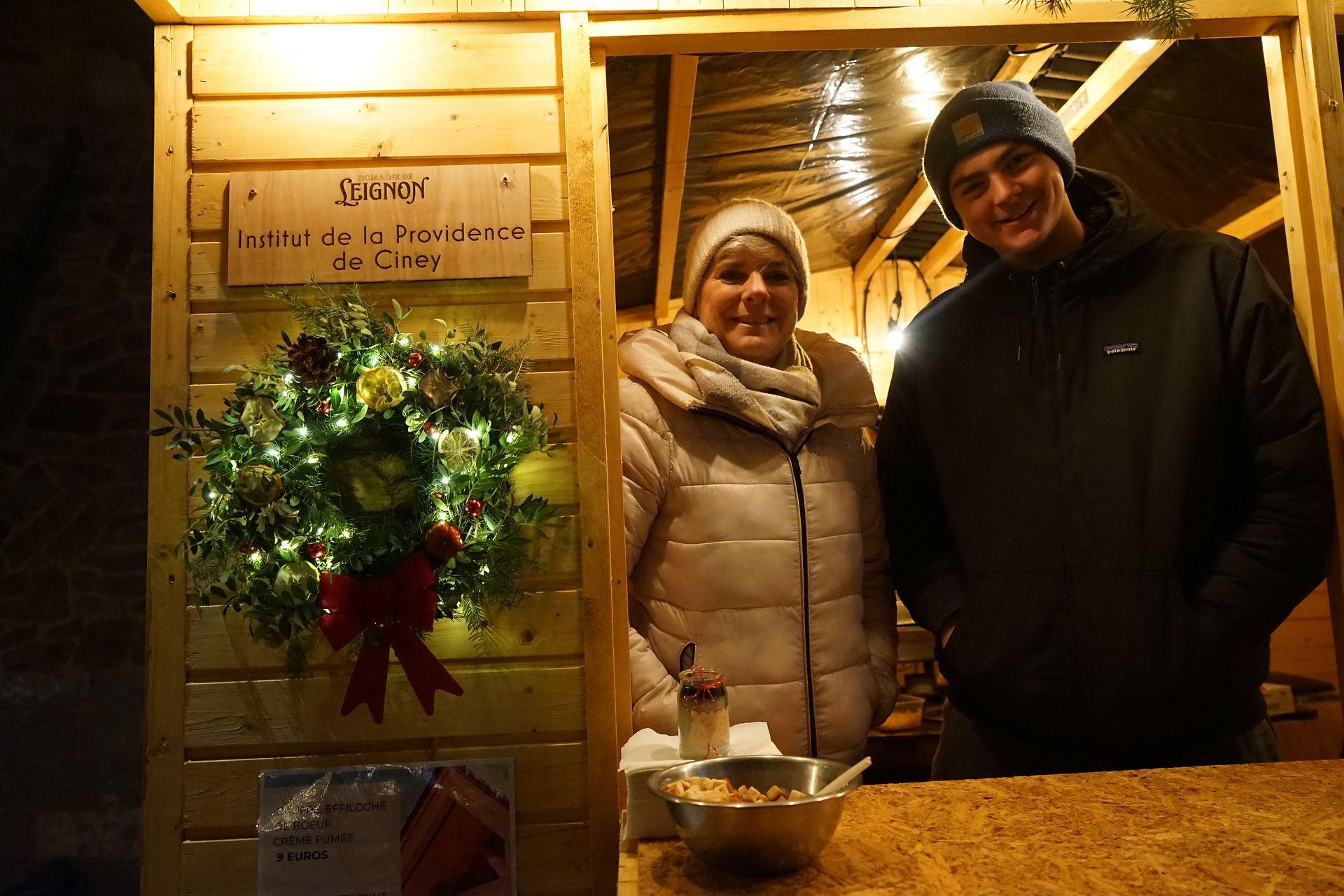 leignon-marche-de-noel-magie-pere-noel-artisans-createurs-bieres-auberge-restaurant-hotel-chambres-hotes-artisanat-wallonie-exposants-chocolaterie-gourmand-local