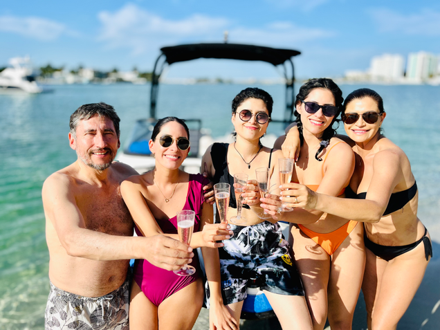 Family time miami vacations with the best attraction, the best Private Boat Tours in Miami